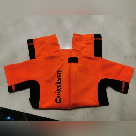 Quicksilver rashguard - Picture 2 of 3
